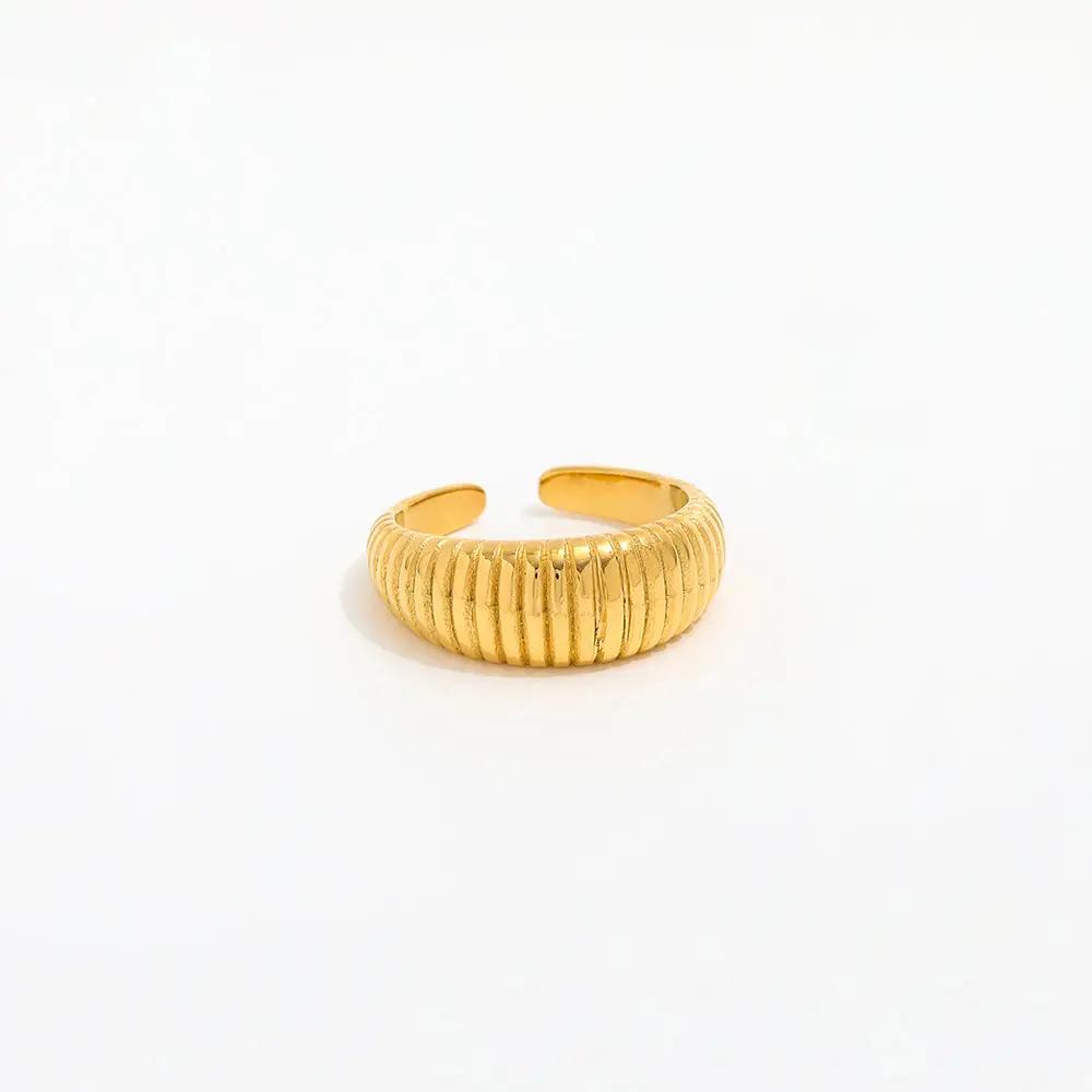 Stripe Dome Ring 18K Guldbelagt - muun studios - Prisvenlige Smykker - Hurtig forsendelse