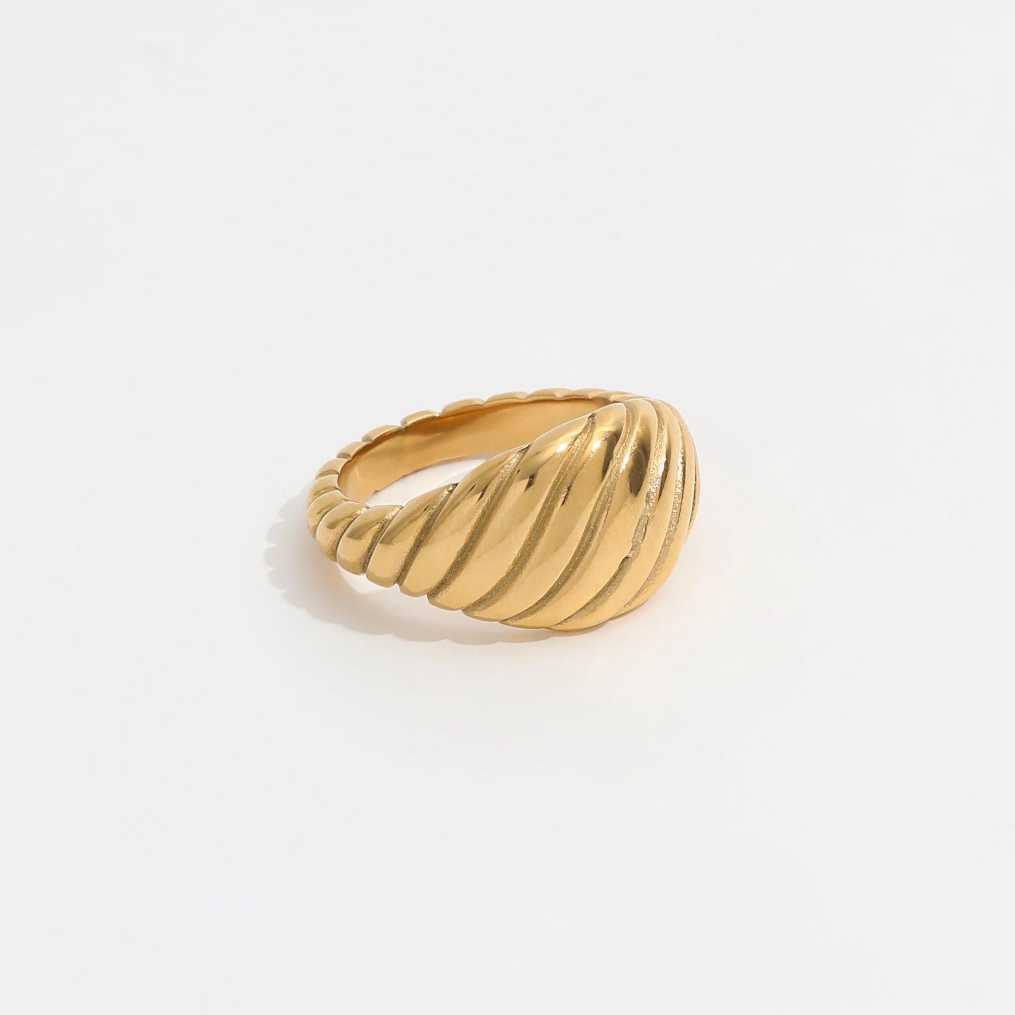 Twisted Dome Ring 18K Guldbelagt - muun studios